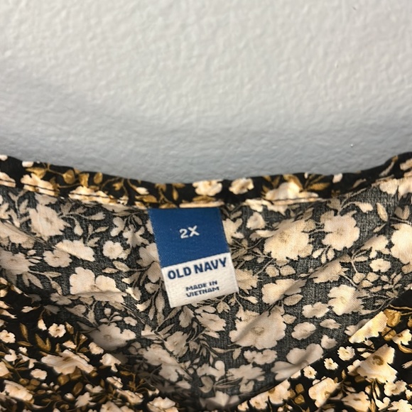 Old Navy Top - Picture 2 of 2